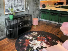 Sky Loft - Modern Oasis in the heart of the city
